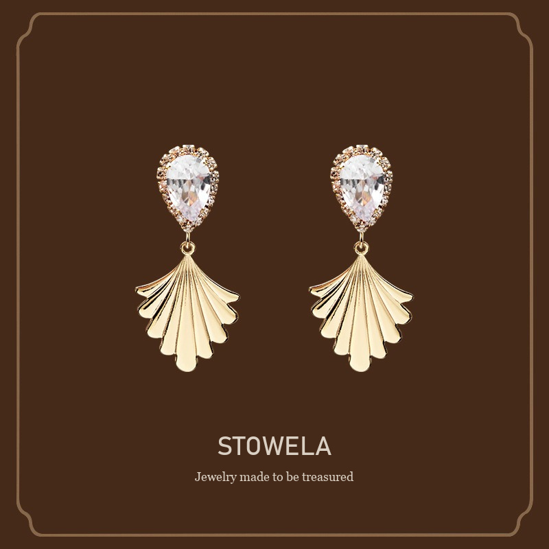 Amara Fan Shell Clip-On Earrings product image 1