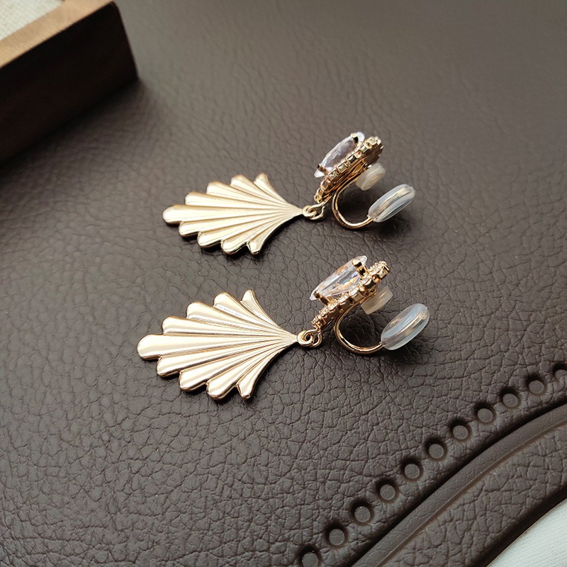 Amara Fan Shell Clip-On Earrings product image 2