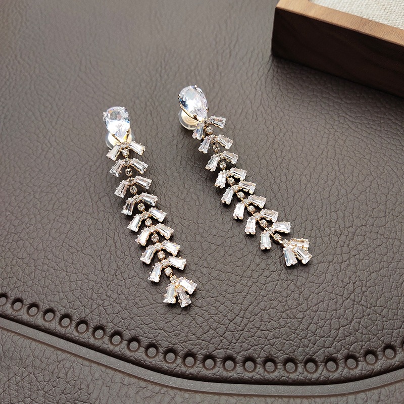 Élan Tassel Clip-On Drop Earrings — Edition 81 product image 4