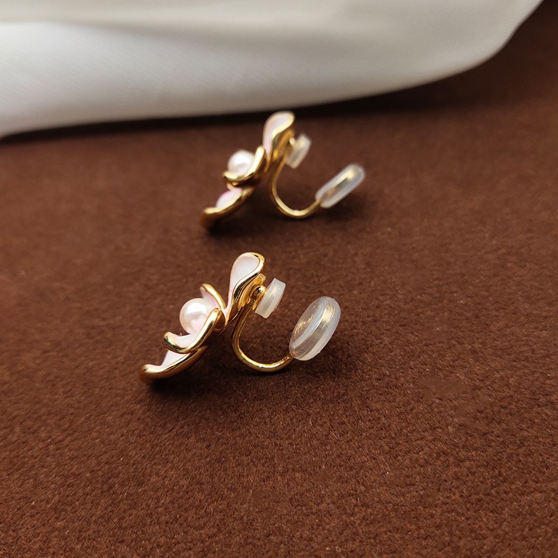 Seren Floral Pearl Clip-On Earrings — Edition 69 product image 3
