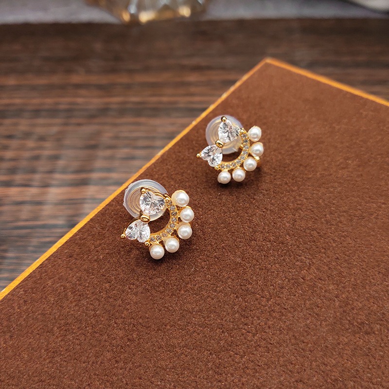 Lumière Bow Butterfly Pearl Clip-On Earrings — Edition 74 product image 4
