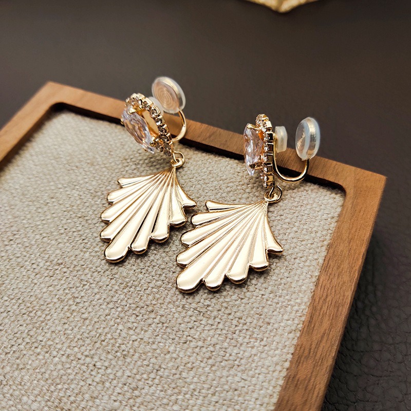 Amara Fan Shell Clip-On Earrings product image 7