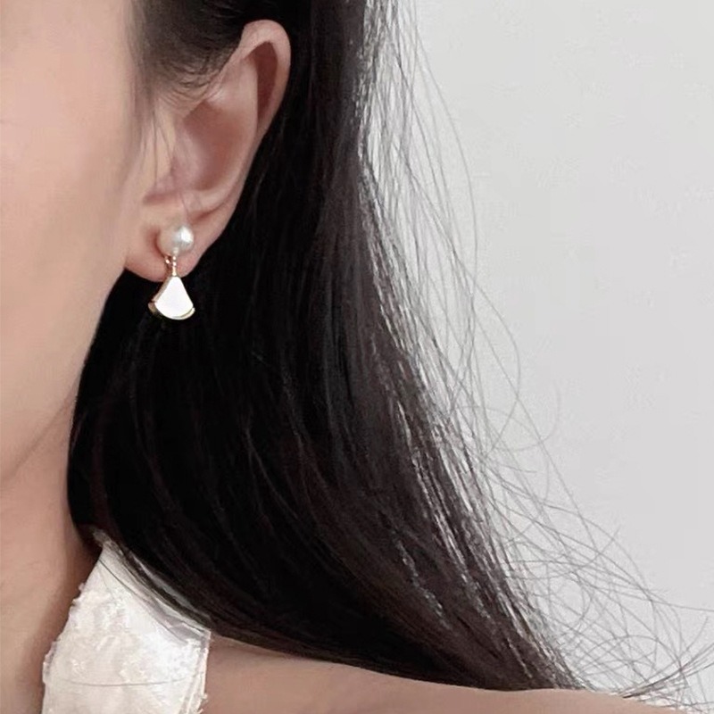 Amara Fan Shell Pearl Clip-On Earrings product image 2