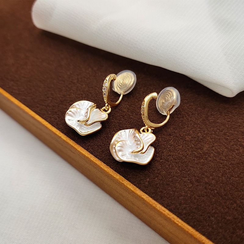 Élan Camellia Clip-On Earrings product image 4