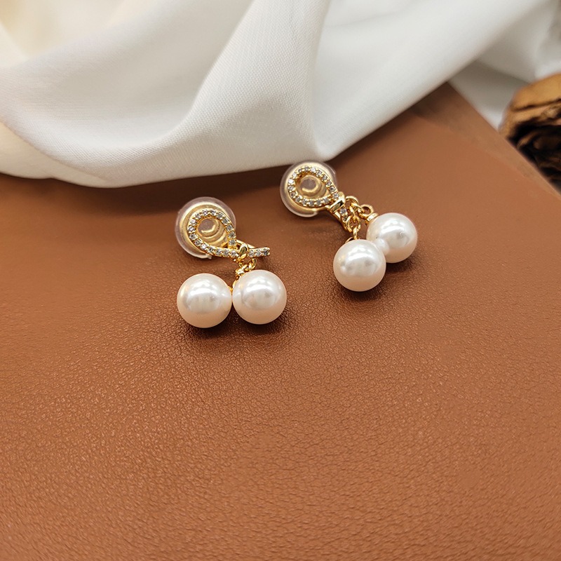 Vesper Pearl Clip-On Earrings product image 6