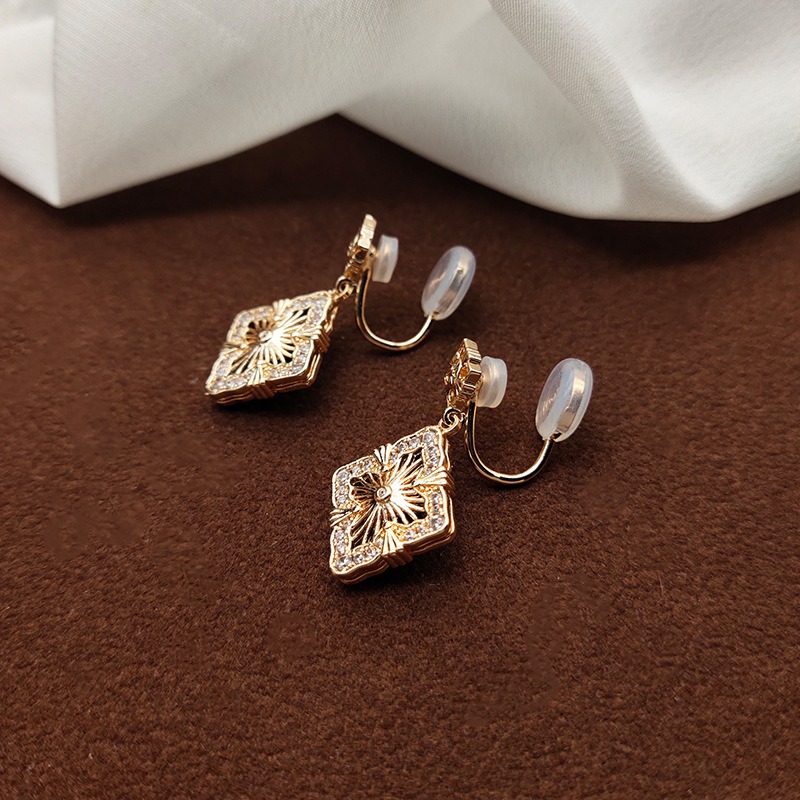 Aurelia Diamond-Shaped Clip-On Earrings product image 4