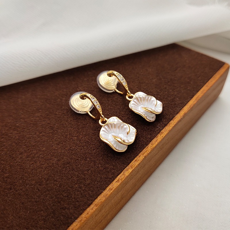 Élan Camellia Clip-On Earrings product image 5