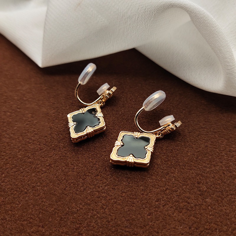 Aurelia Diamond-Shaped Clip-On Earrings product image 5