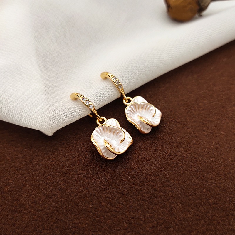 Élan Camellia Clip-On Earrings product image 6