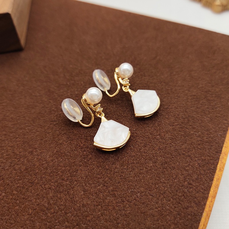 Amara Fan Shell Pearl Clip-On Earrings product image 6