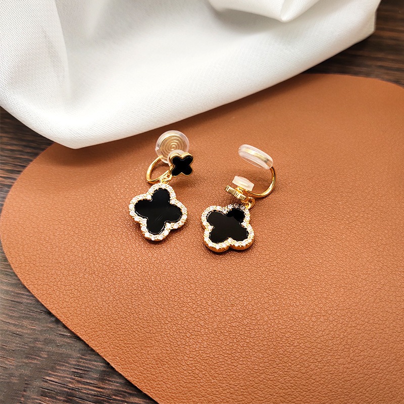 Amara Clover Clip-On Earrings product image 3