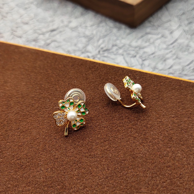 Aurelia Clover Clip-On Earrings product image 6