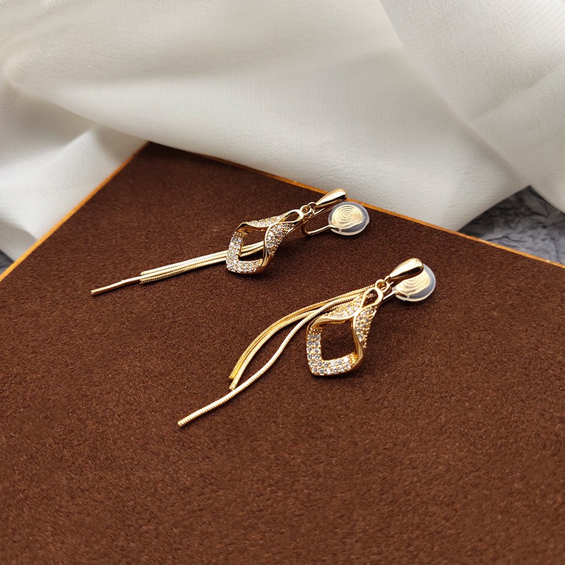 Vesper Tassel Diamond-Shaped Clip-On Drop Earrings product image 3