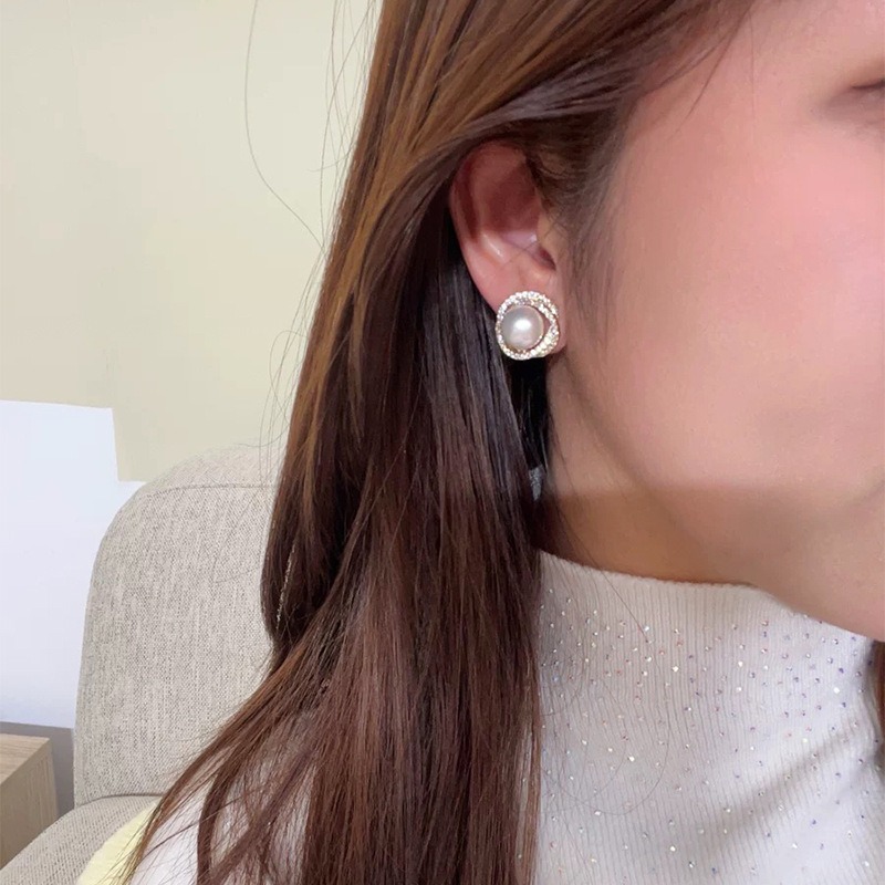 Seren Pearl Clip-On Earrings product image 2