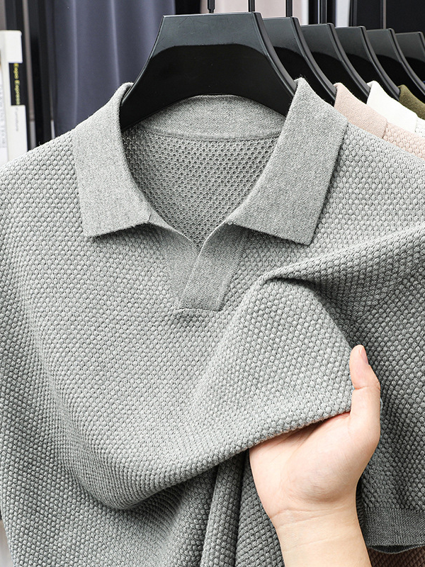 Pineapple-Texture Jacquard V-Neck Polo Shirt with Gull-Wing Collar