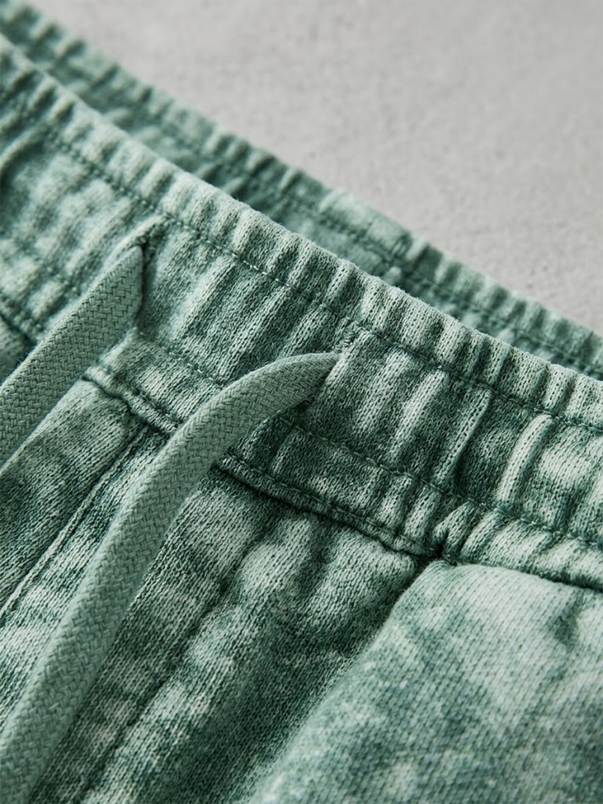 Men's Retro Simple Solid Color Casual Lace-up Elastic Shorts
