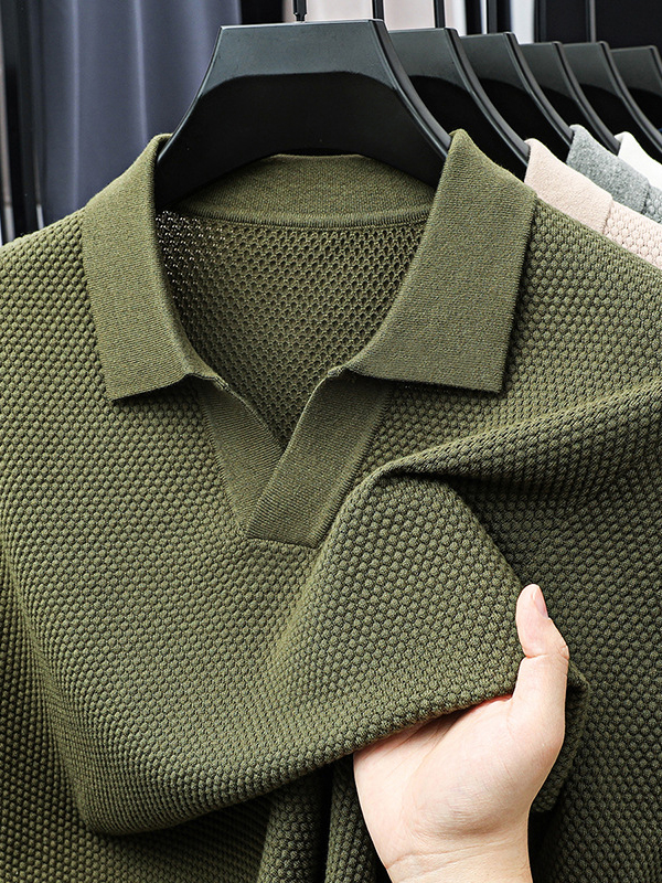 Pineapple-Texture Jacquard V-Neck Polo Shirt with Gull-Wing Collar