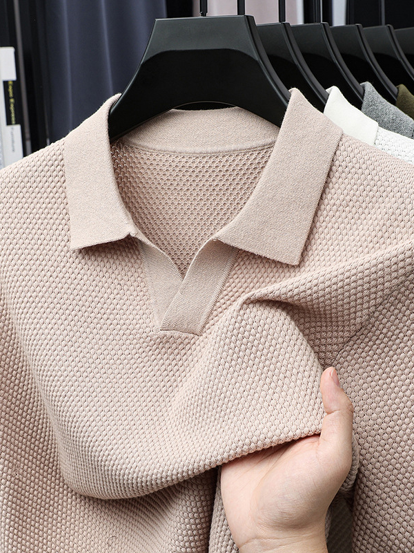 Pineapple-Texture Jacquard V-Neck Polo Shirt with Gull-Wing Collar