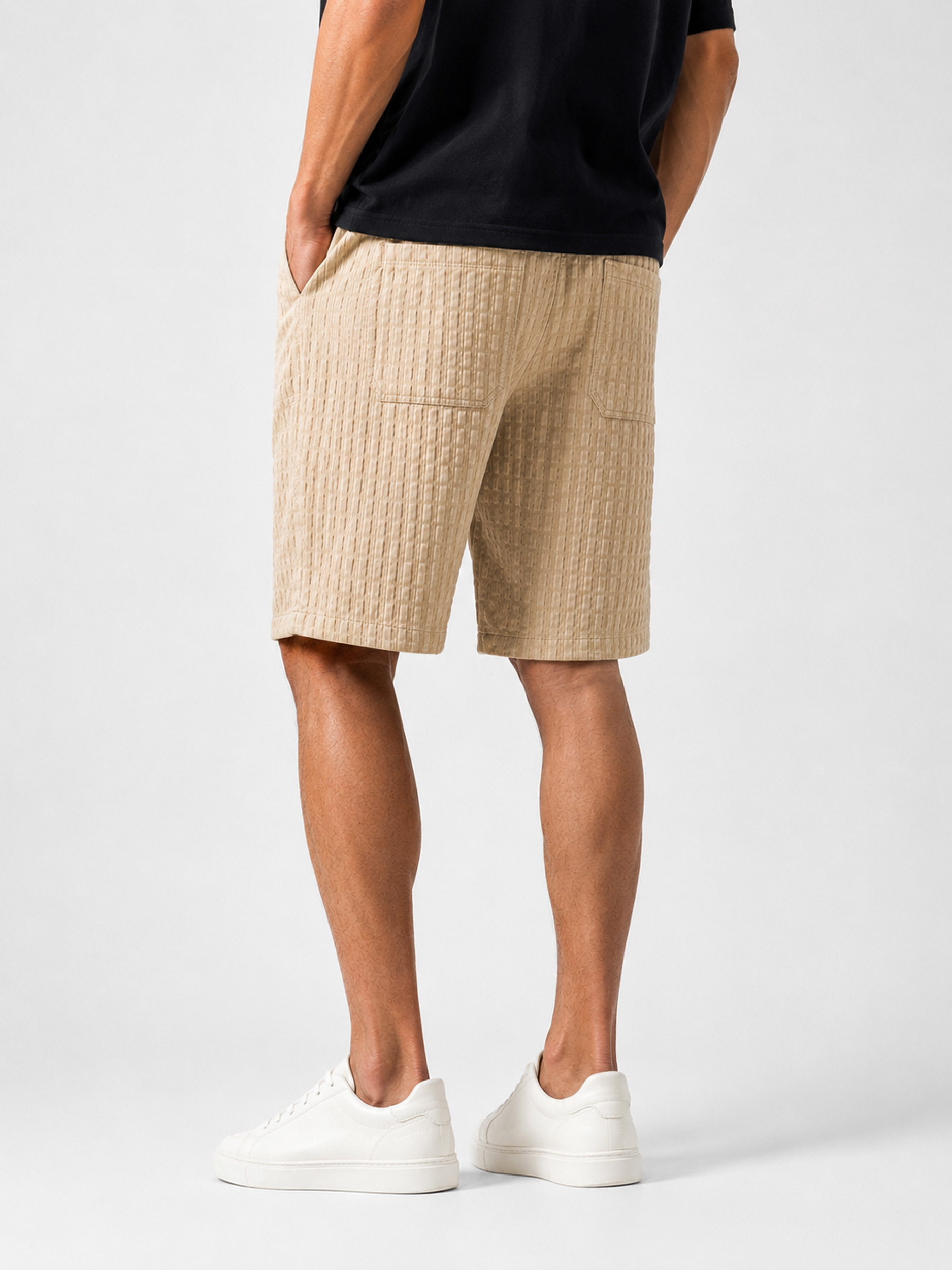 Men's Comfortable Textured-Pleat Casual Shorts with Embroidery and Leather Patch
