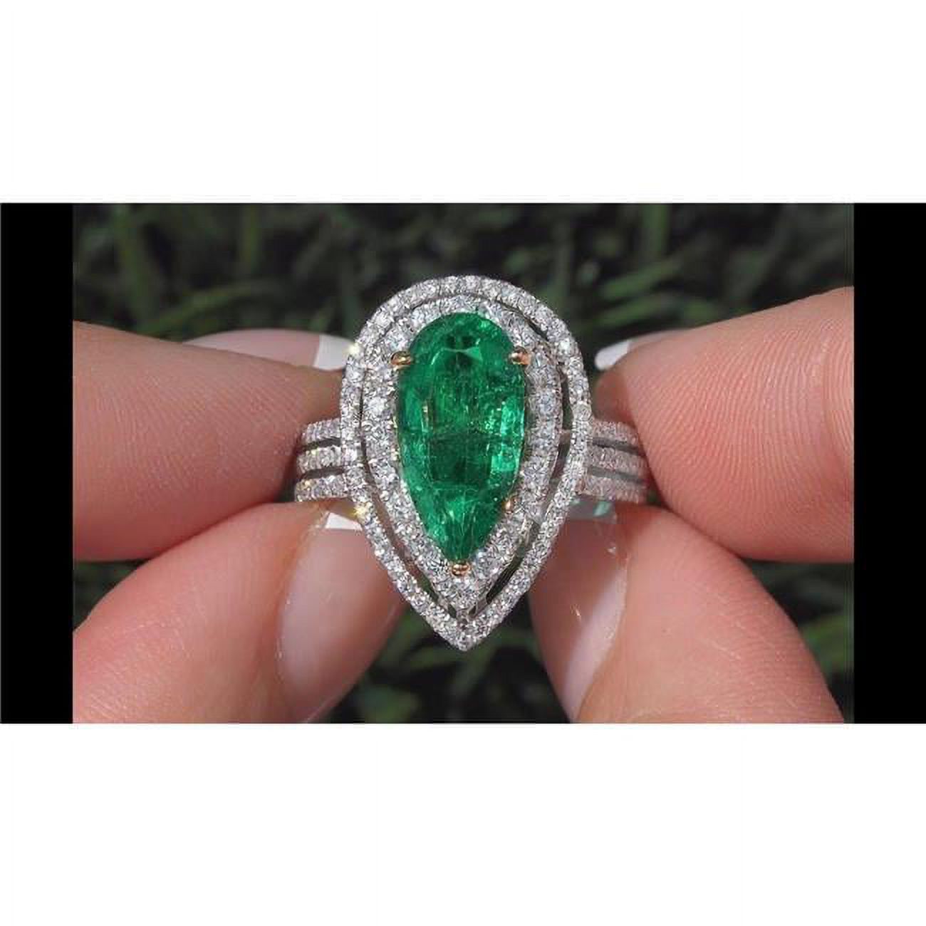 5 CT Beautiful Pear Green Emerald Diamond Ring, 14K White Gold - Size 6.5