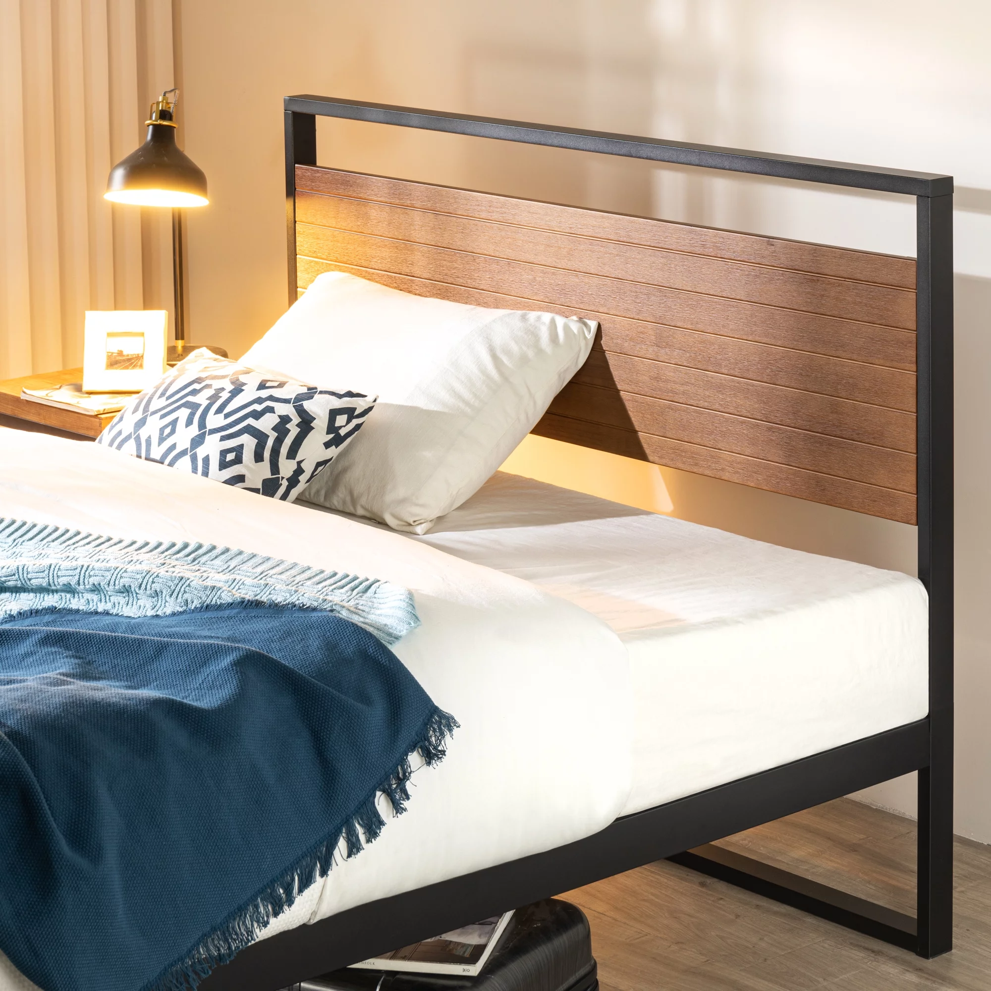 Zinus Suzanne 44" Metal and Wood Platform Bed Frame with Headboard, Chestnut Brown, Queen