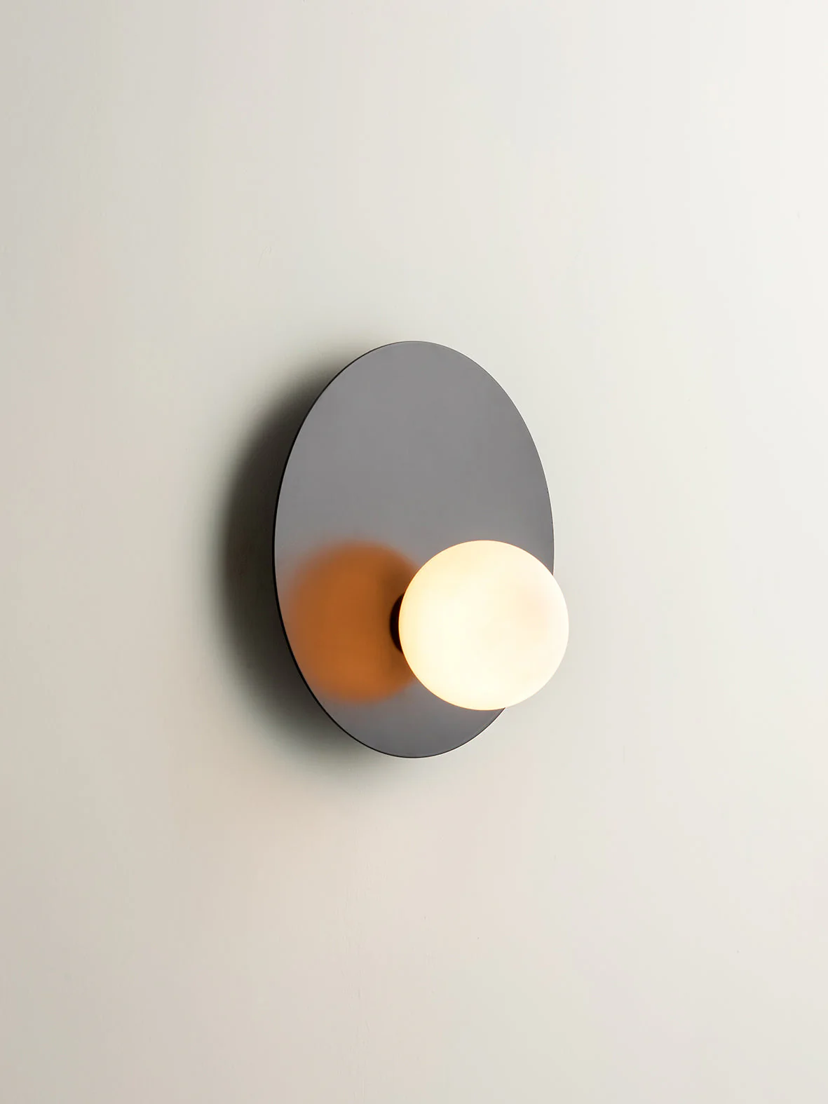 1 light matt black wall light