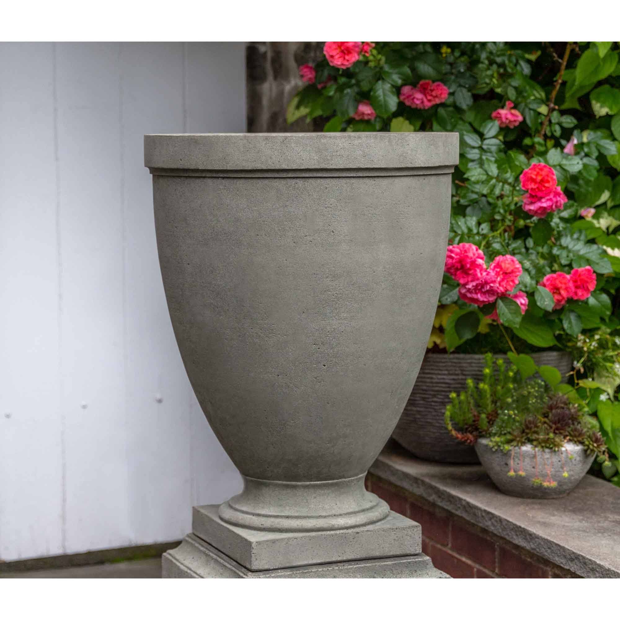 Campania International Capitol Hill Urn Pietra Nuova