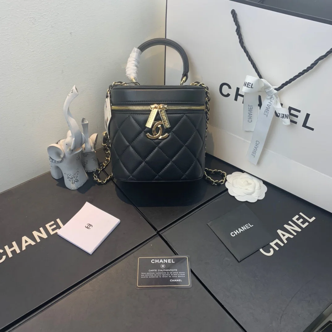 Chanel Vanity Case Gold Hardware Black For Women, Women&rsquo;s Handbags, Shoulder Bags 7.9in/20cm AS2061