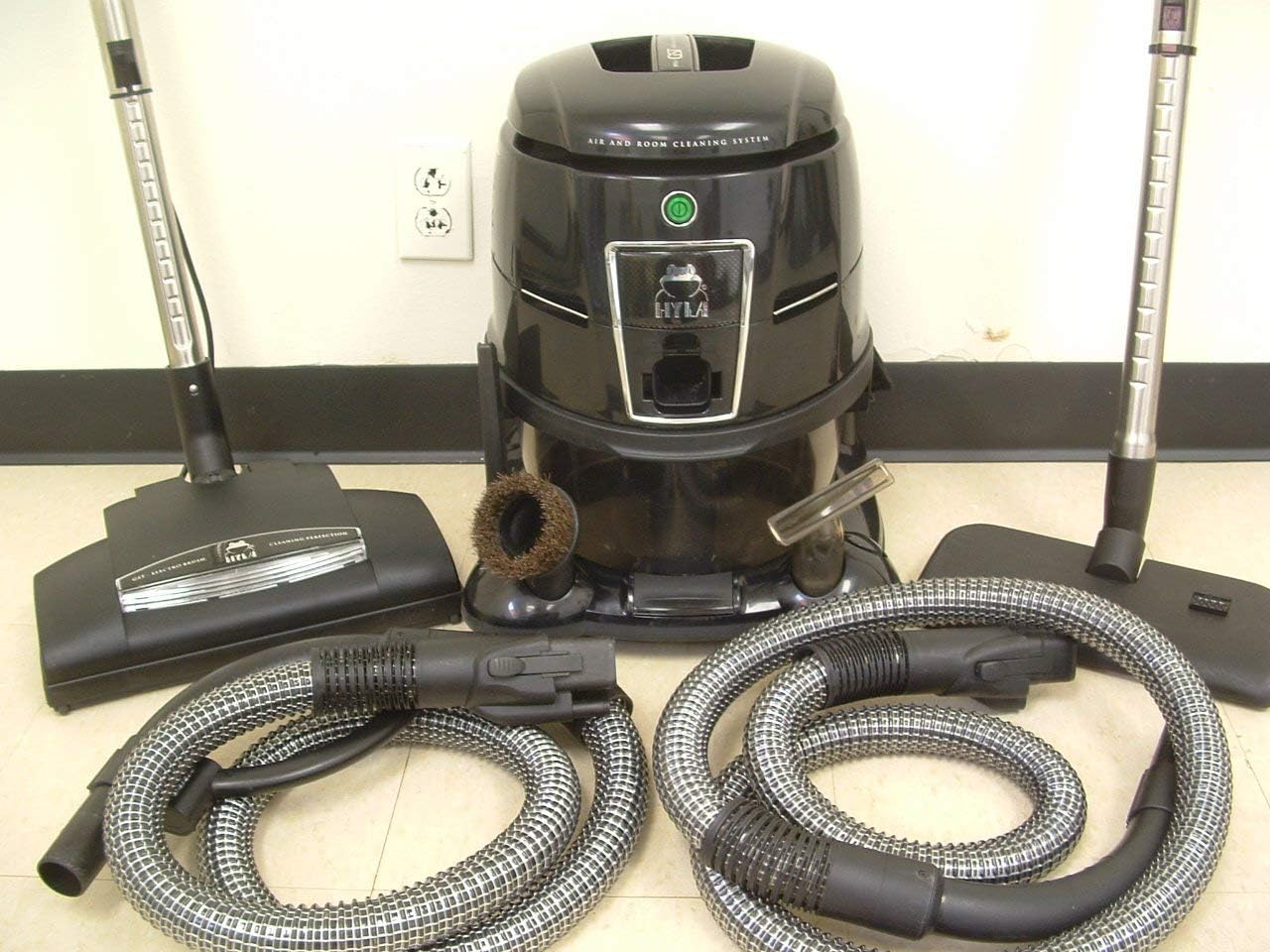 THE LATEST HYLA GST WATER FILTRATION VACUUM WITH ACCESSORIES!