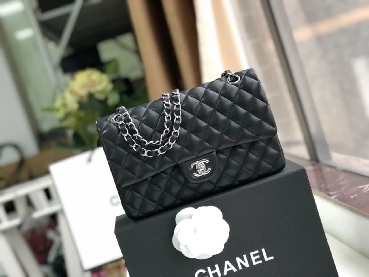 Chanel Classic Flap Bag 25cm Silver Hardware Lambskin Leather Spring/Summer Collection Black
