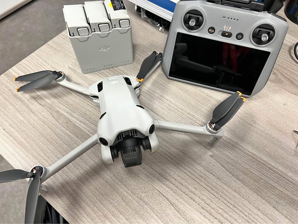 DJI Mini 4 Pro Fly More Combo with DJI RC 2 (screen remote controller), Folding Mini-Drone with 4K HDR Video Camera for Adults, Under 0.549 lbs249 g