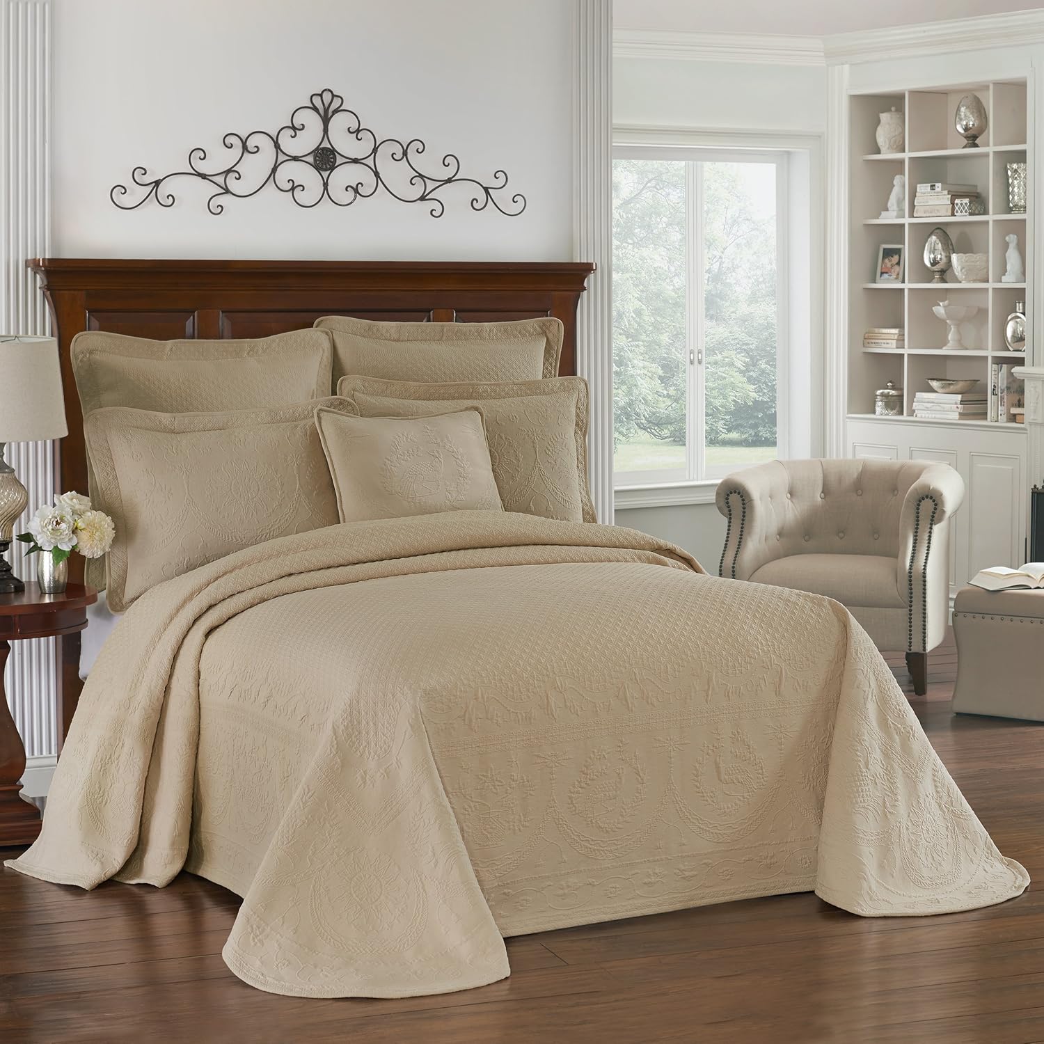 HISTORIC CHARLESTON King Charles Modern Farmhouse Floral Matelasse Bed Spread, King/CalKing, Ivory