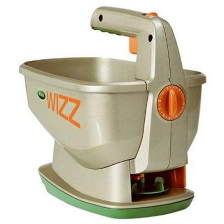 Scotts -Tomcat Scotts 71131 Wizz Hand Held Spreader
