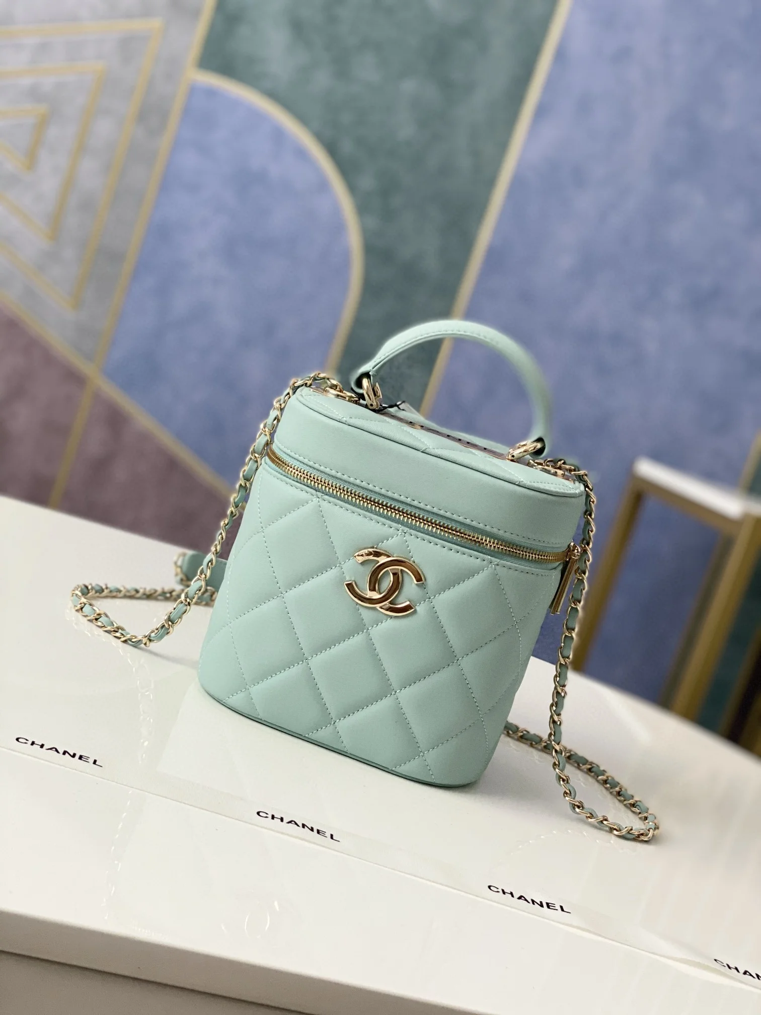 Chanel Vanity Case Gold Hardware Light Green For Women, Women&rsquo;s Handbags, Shoulder Bags 9.4in/24cm