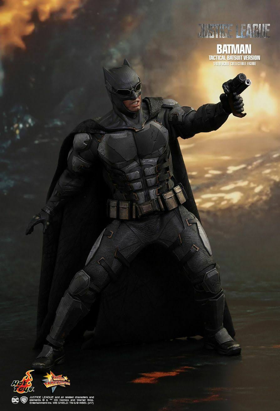 Hot Toys MMS432 Justice League Batman Tactical Batsuit Version 1/6 Figure