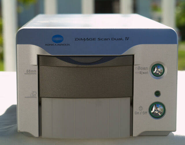 Konica Minolta Dimage Scan Dual IV Film Scanner