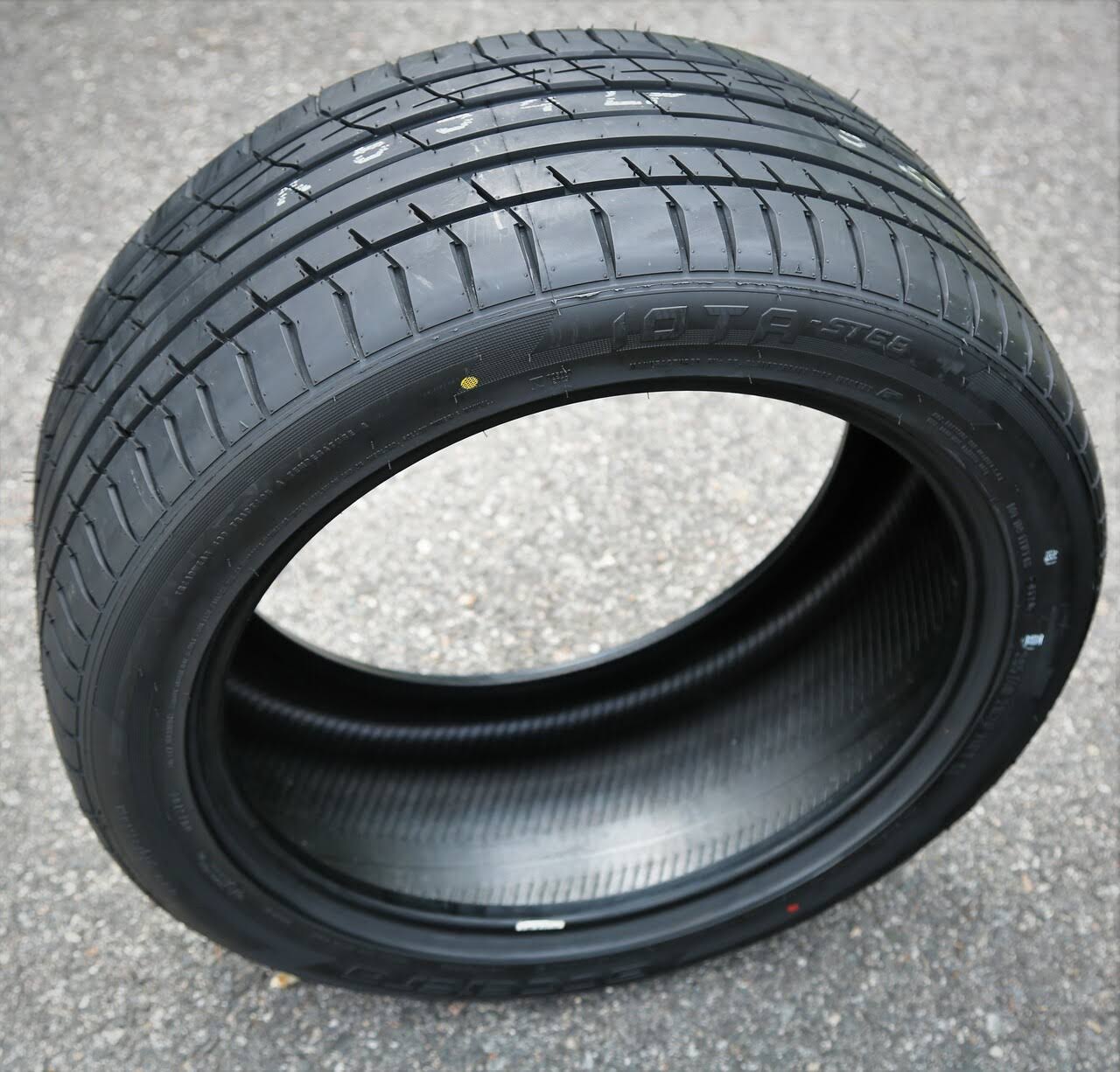 Accelera Iota ST68 265/65R17, All Season, Performance tires.