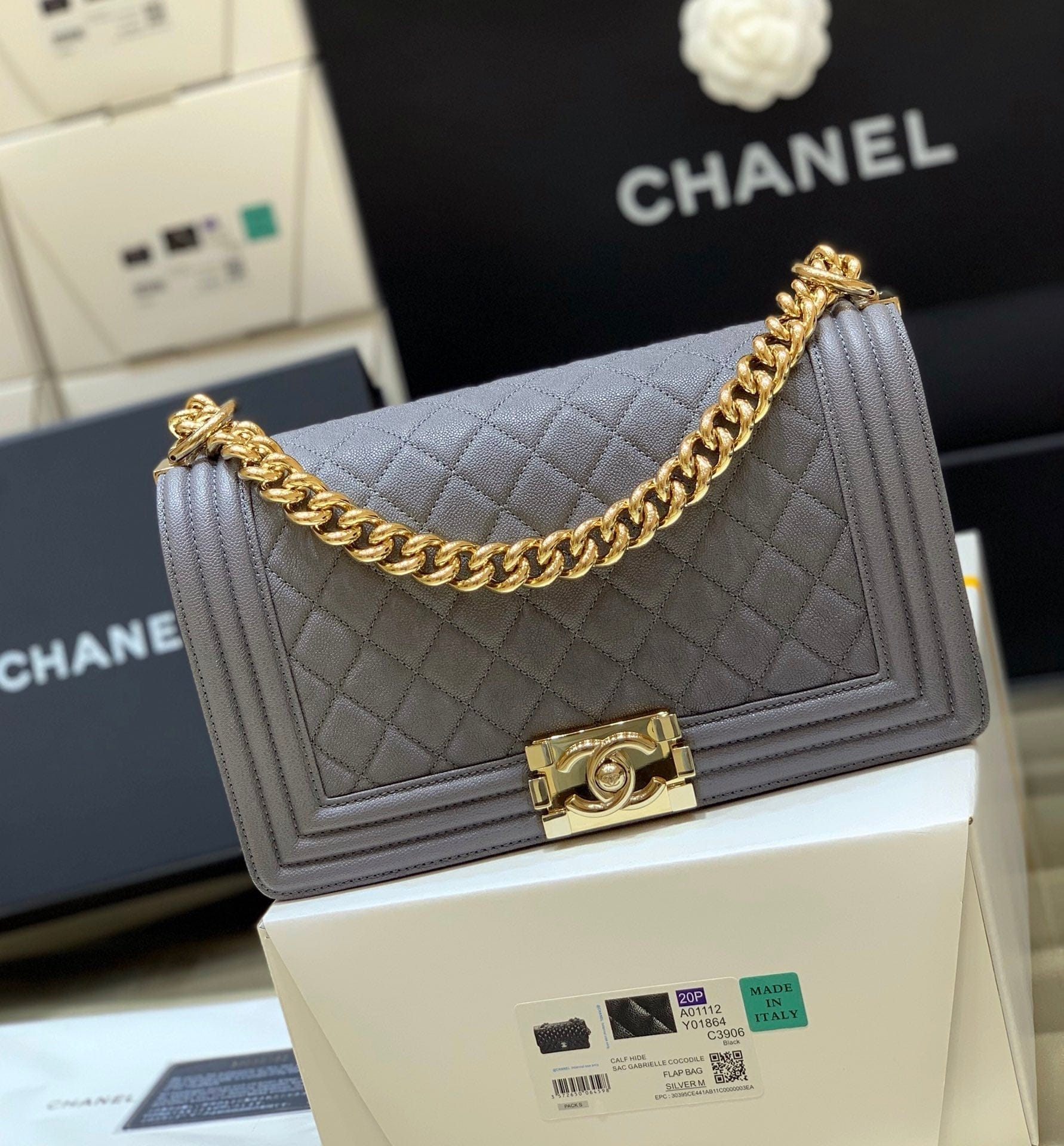 Chanel Classic Flapbag Gold Hardware 25cm - Handbag