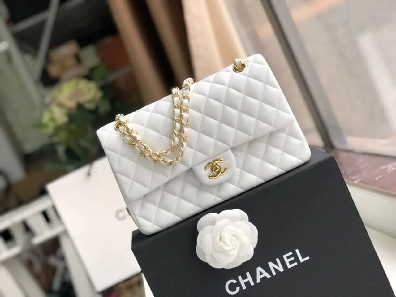 Chanel Classic Flap Bag 25cm Gold Hardware Lambskin Leather Spring/Summer Collection White
