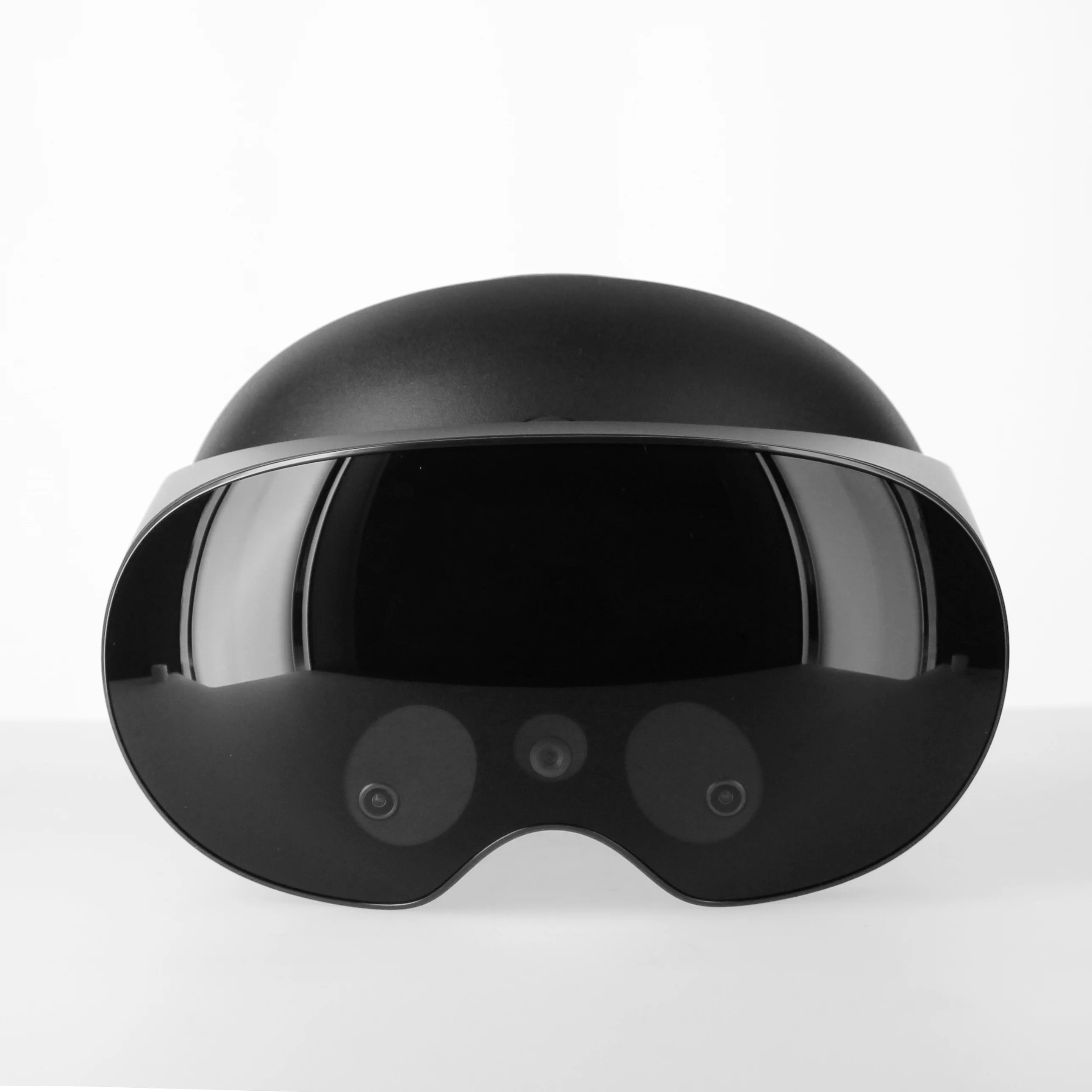 Meta Quest Pro &mdash; Premium MR/VR Headset &mdash; Featuring Ergonomic Design and Advanced Features