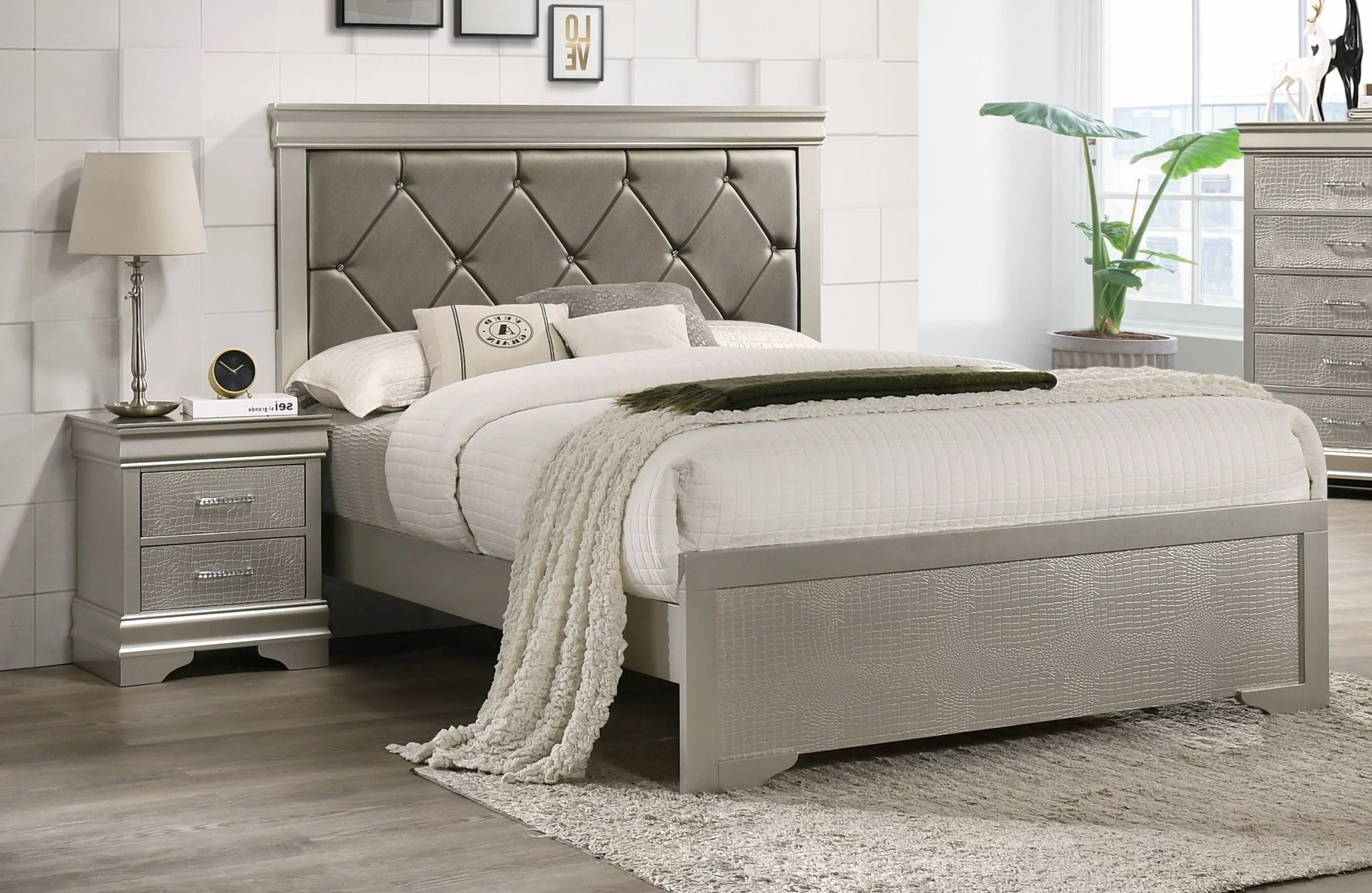 3Pc Silver Finish Queen Size Panel Upholstered Button Tufted Headboard Bed Nightstand Set Wooden Bedroom Furniture