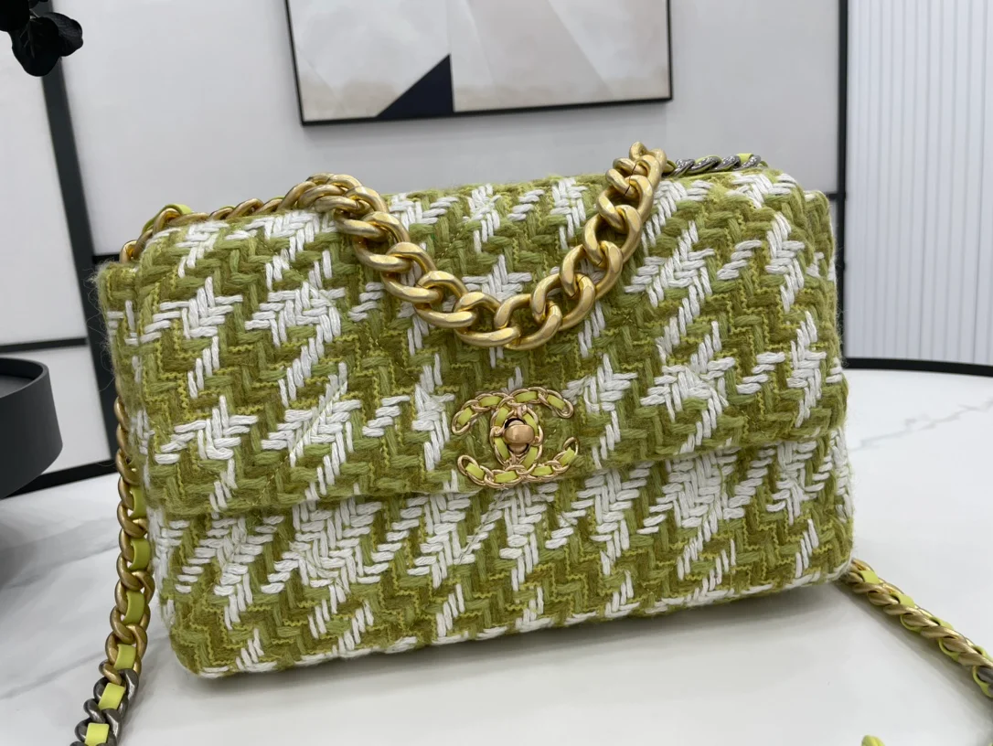 Chanel 19 Large Handbag Gold Hardware Green For Women, Women&rsquo;s Handbags, Shoulder Bags 11.8in/30cm