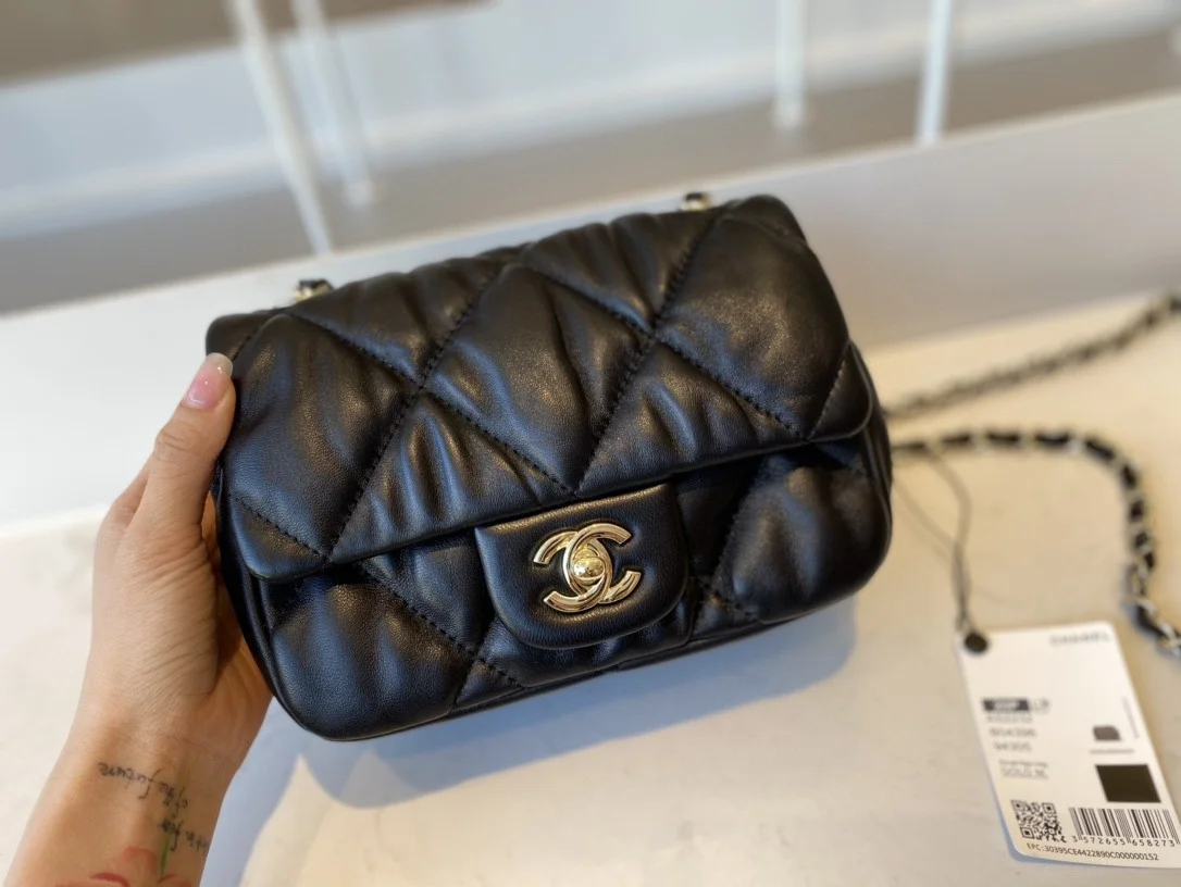Chanel Small Flap Bag Gold Hardware Black For Women, Women&rsquo;s Handbags, Shoulder Bags 7.5in/19cm AS2232