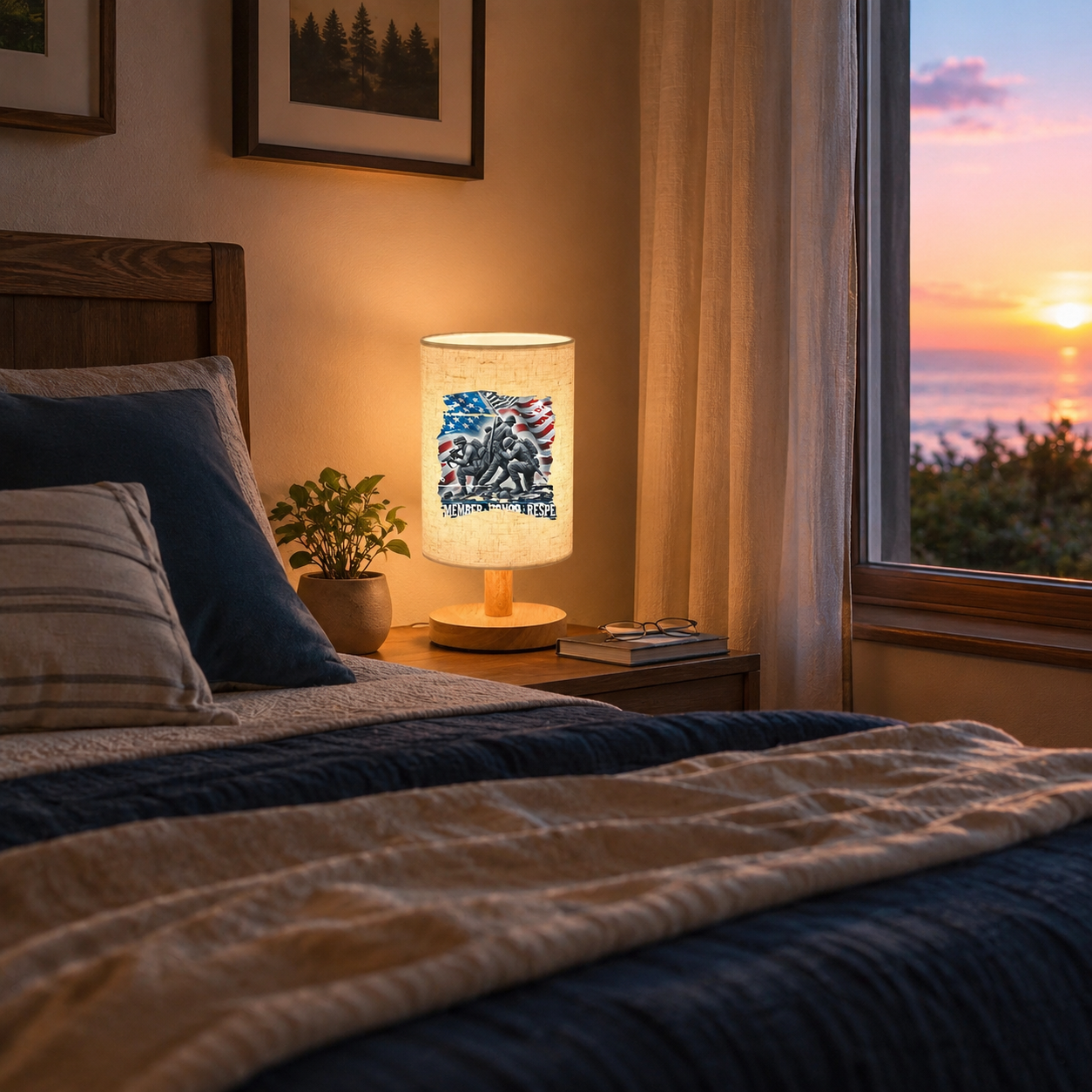 Patriotic Memorial Table Lamp with Warm Glow – USB Powered Independence Day Decor