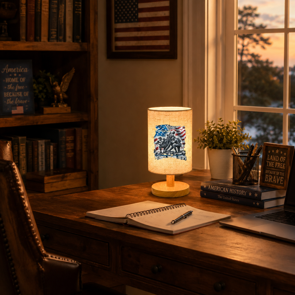 Patriotic Memorial Table Lamp with Warm Glow – USB Powered Independence Day Decor