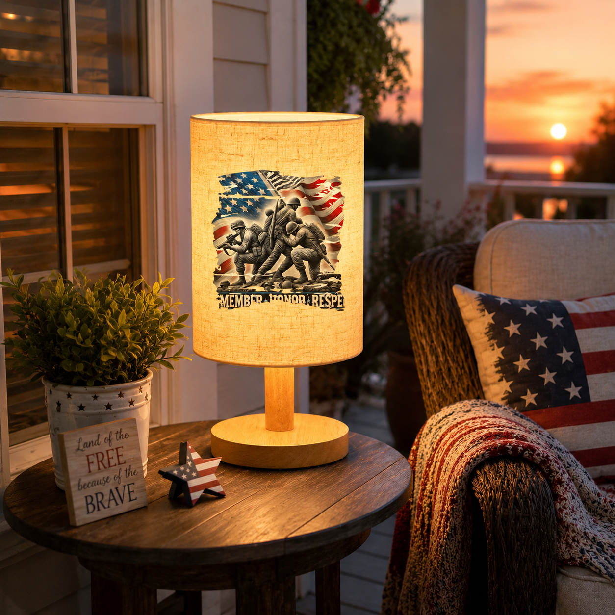 Patriotic Memorial Table Lamp with Warm Glow – USB Powered Independence Day Decor