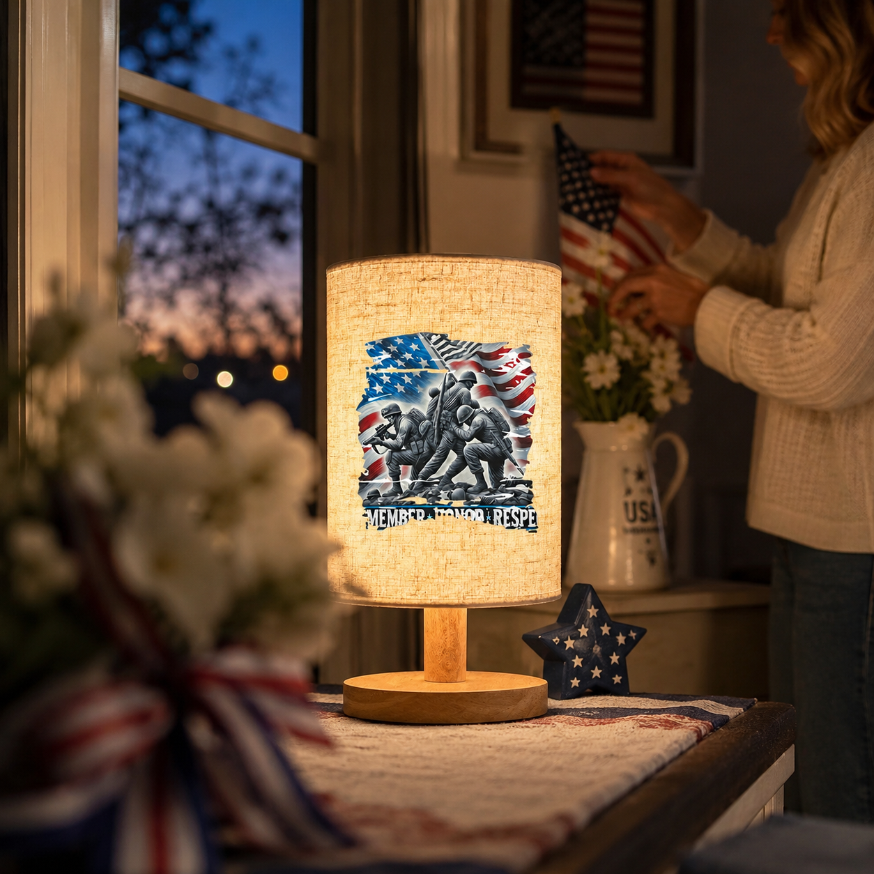 Patriotic Memorial Table Lamp with Warm Glow – USB Powered Independence Day Decor