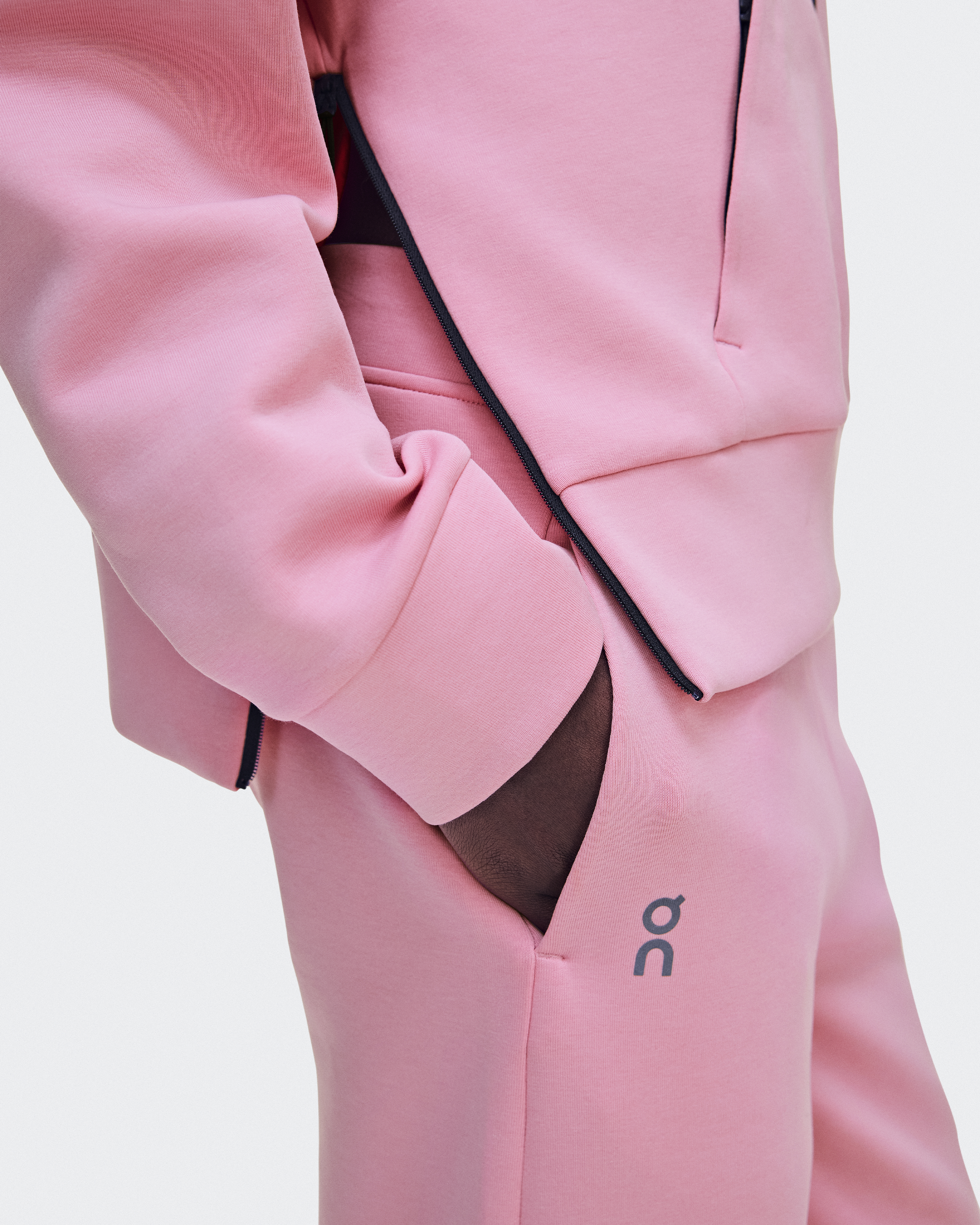 Focus Tech Hoodie - Magnolia