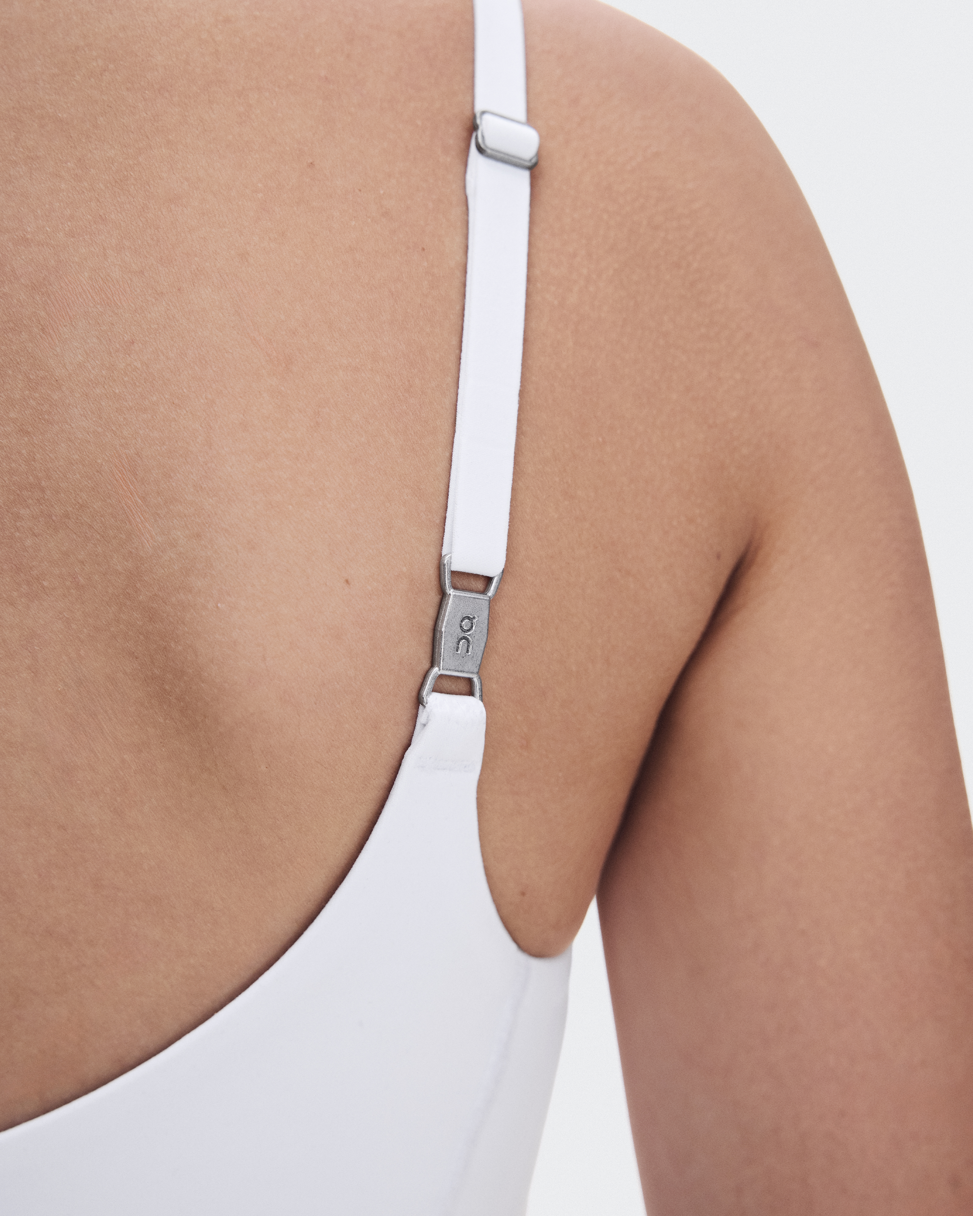 Studio Crop - White