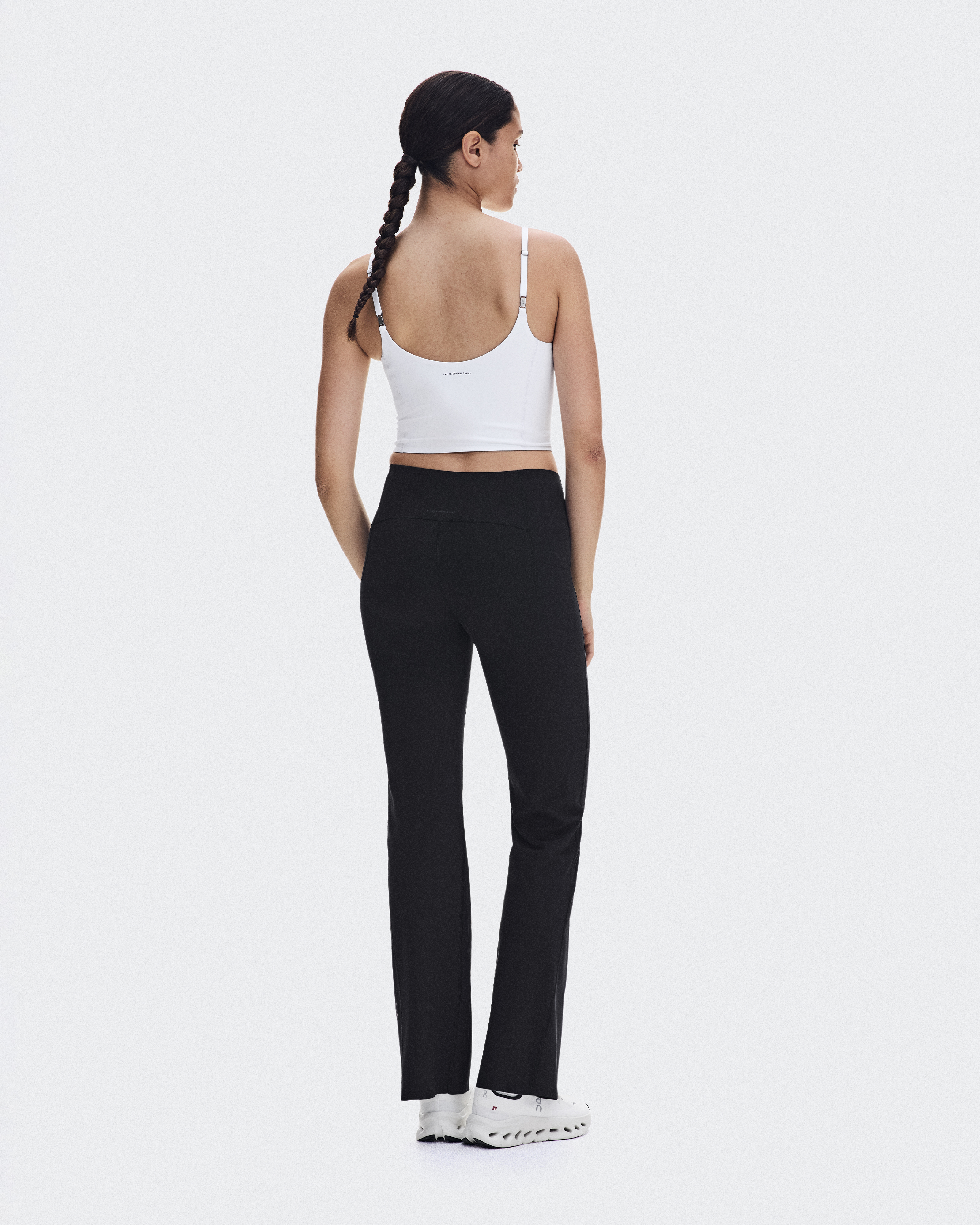 Studio Crop - White